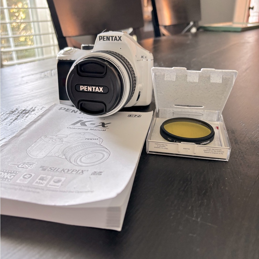 PENTAX K-x 12.4MP 18-55mm Lens White DSLR Camera Excellent Condition